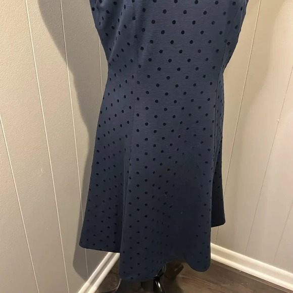 Tahari ASL navy with black flocked dots fit & flare stretch cap sleeve midi. 6 - Picture 3 of 7